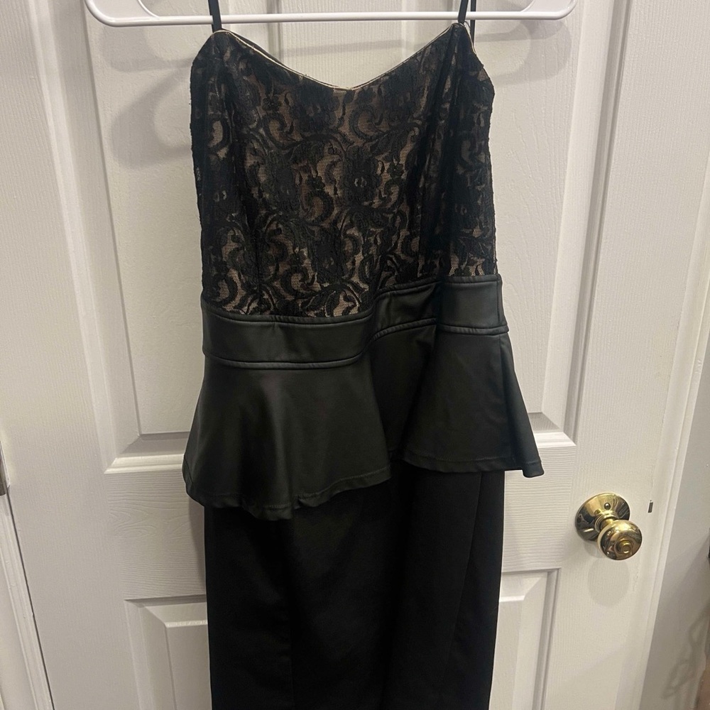 Women plus size black and lace peplum dress Torrid 16